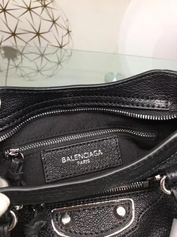 BALENCIAG巴黎世家 原單品質 經典代表作機車包 山羊皮銀邊款 可手提單肩斜跨  BL1049